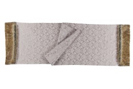 Dekorace - damaškový středový pás s kožešinou